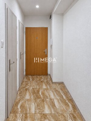 NA PREDAJ 2-izbový zrekonštuovaný byt s balkónom  v Humennom — foto 6