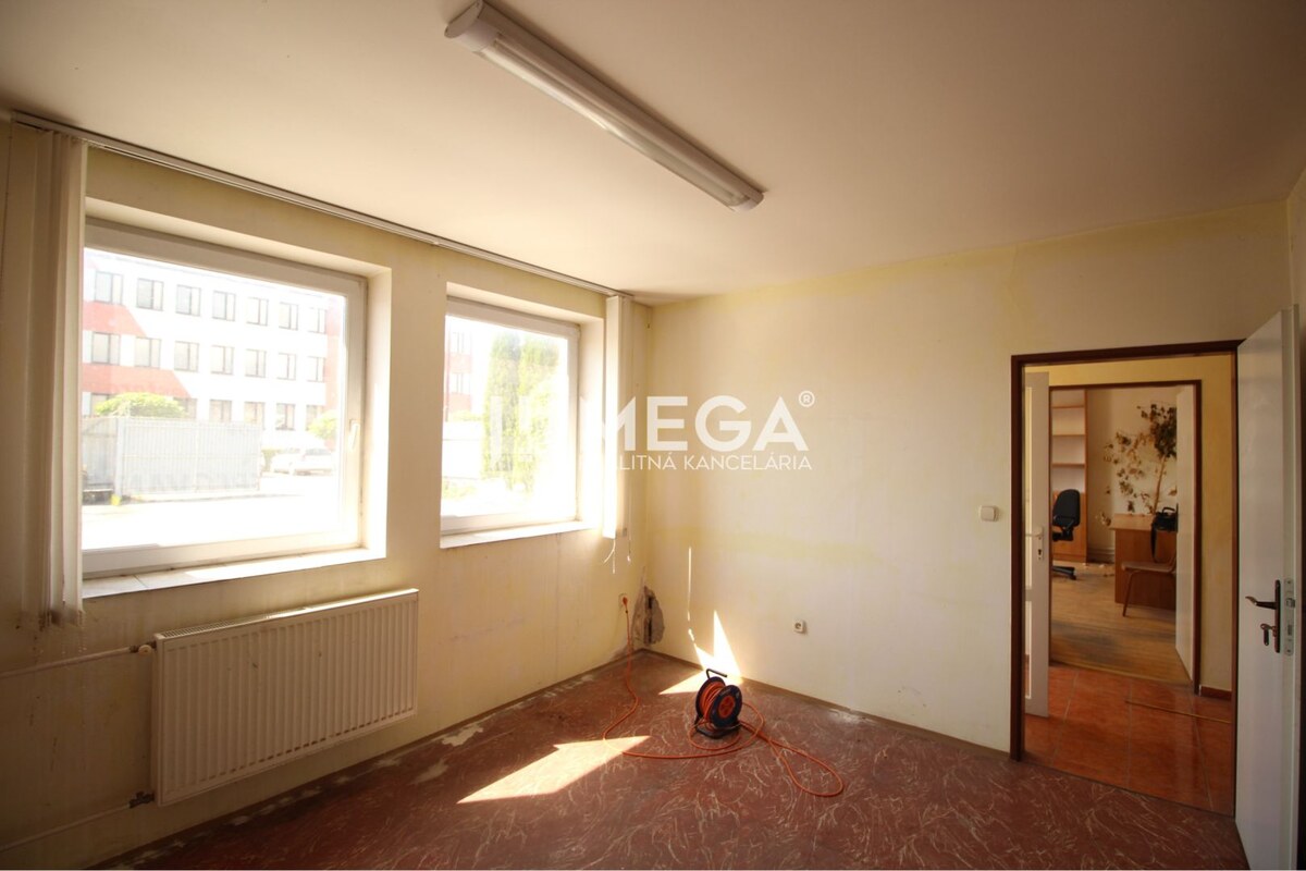 VÝHODNÝ PRENÁJOM KANCELÁRIÍ vo vyhľadávanej lokalite HUMENNÉ — foto 12
