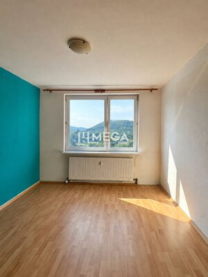 Na predaj 3 izbový byt s balkónom na Sidl.III v Humennom — foto 1