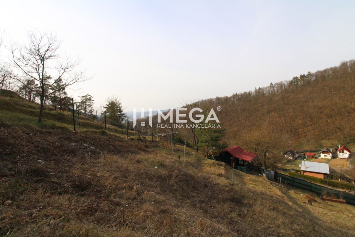 NA PREDAJ pozemok 800m2 v ZO Poniklec pri meste Humenné — foto 11