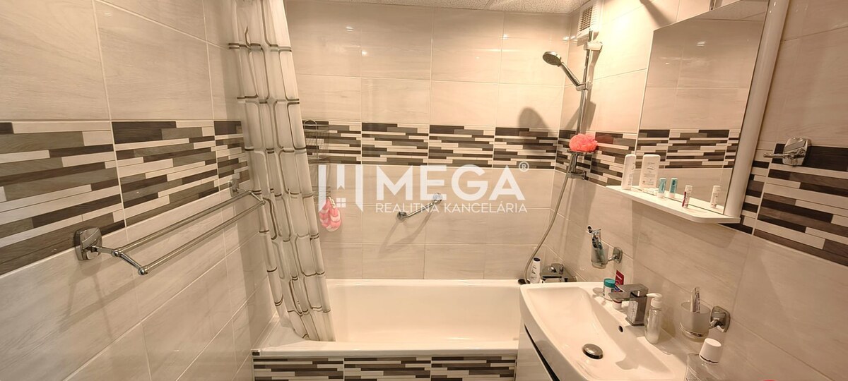 DOHODA NA CENE NA PREDAJ 4-IZBOVÝ BYT 88 m² S LOGGIOU HUMENNÉ — foto 11