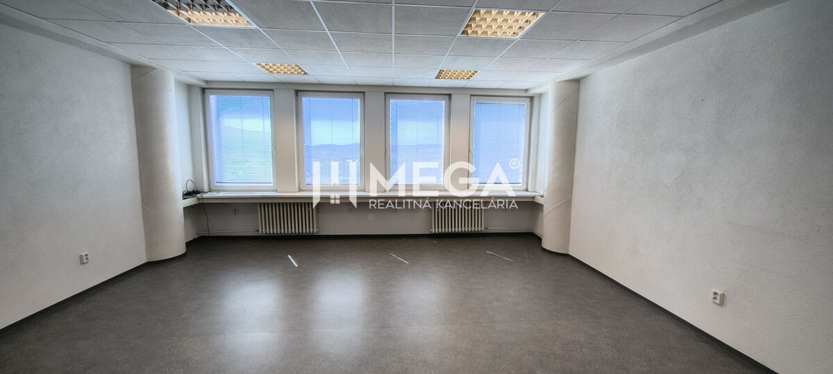 NA PRENÁJOM KANCELÁRIA IDEÁLNA NA SLUŽBY 35m² - HUMENNÉ — foto 3
