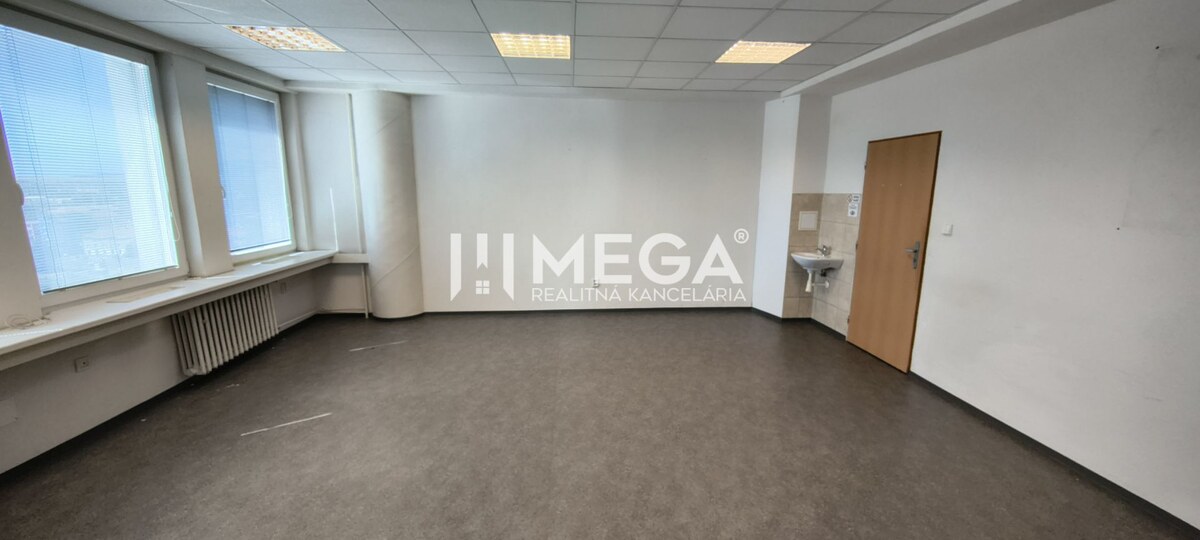 NA PRENÁJOM KANCELÁRIA IDEÁLNA NA SLUŽBY 35m² - HUMENNÉ — foto 4