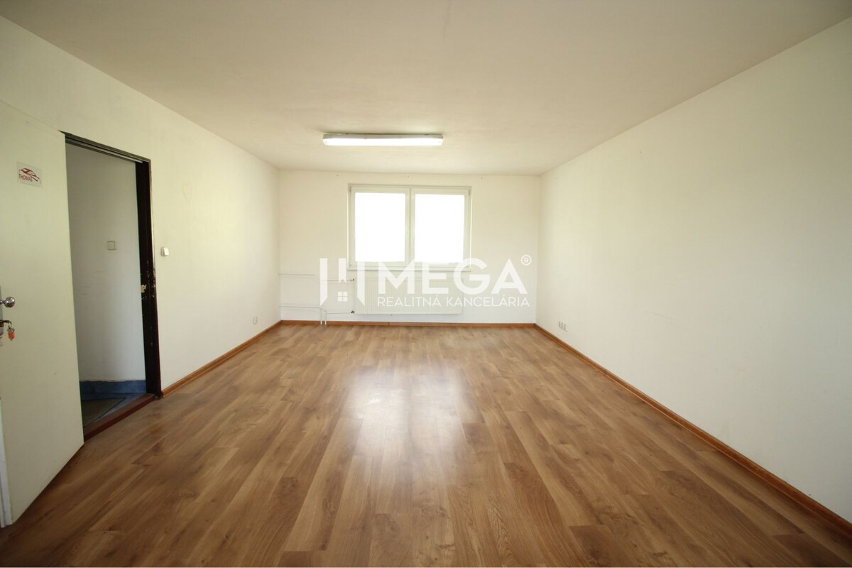 PRENÁJOM KANCELÁRII 40 m² BEZ DEPOZITU - Chemlonská HUMENNÉ — foto 3