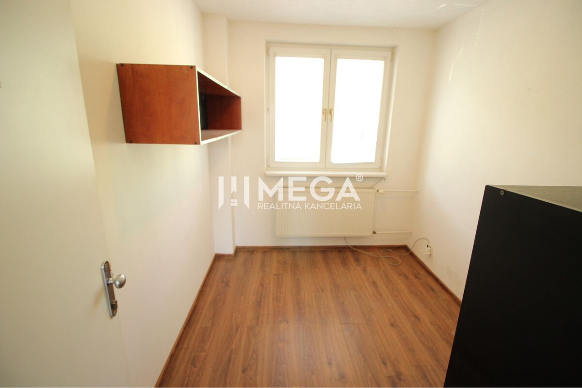 PRENÁJOM KANCELÁRII 40 m² BEZ DEPOZITU - Chemlonská HUMENNÉ — foto 4