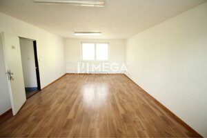 PRENÁJOM KANCELÁRII 40 m² BEZ DEPOZITU - Chemlonská HUMENNÉ — foto 2