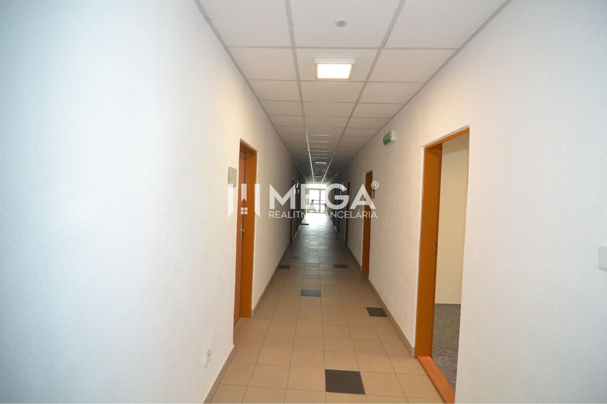 NA PRENÁJOM POSLEDNÉ VOĽNÉ kancelárie v centre mesta – 17,5 m² — foto 5