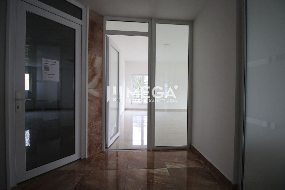 PRENÁJOM kancelárskych priestorov (42 m2) v CENTRE MESTA HUMENNÉ — foto 6