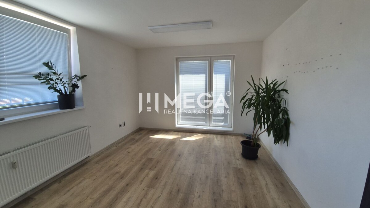 PRENÁJOM kancelárie blízko centra Humenného (20,53 m2) — foto 2
