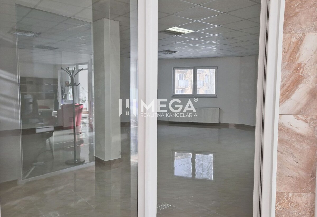 PRENÁJOM obchodného priestoru v centre Humenného (74 m2) — foto 5