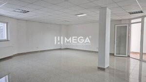 PRENÁJOM obchodného priestoru v centre Humenného (74 m2) — foto 1
