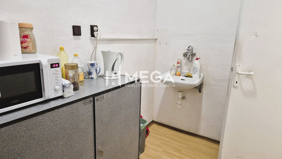 PRENÁJOM obchodných priestorov (36 m2) v CENTRE MESTA HUMENNÉ — foto 5