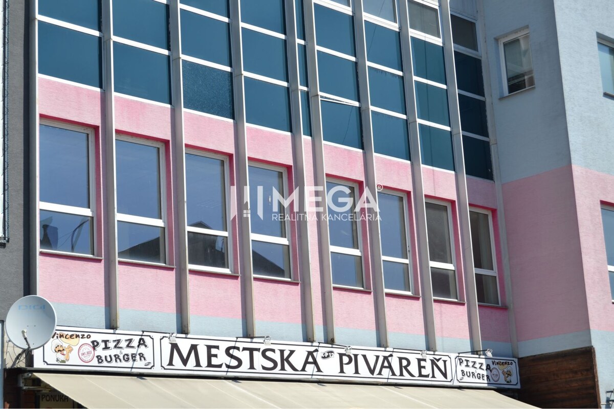 PRENÁJOM-Obchodný priestor v centre mesta Humenné-420m2 — foto 8