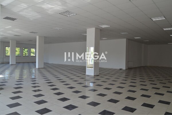 PRENÁJOM-Obchodný priestor v centre mesta Humenné-420m2
