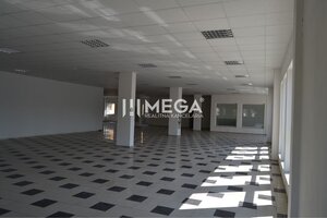 PRENÁJOM-Obchodný priestor v centre mesta Humenné-420m2 — foto 4