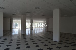 PRENÁJOM-Obchodný priestor v centre mesta Humenné-420m2 — foto 5