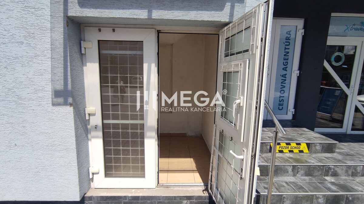 PRENÁJOM obchodných priestorov v centre mesta Humenné-3m2 — foto 2