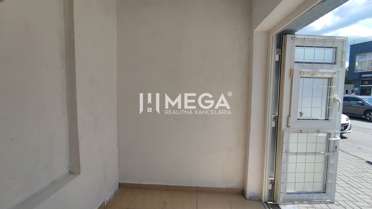 PRENÁJOM obchodných priestorov v centre mesta Humenné-3m2 — foto 6
