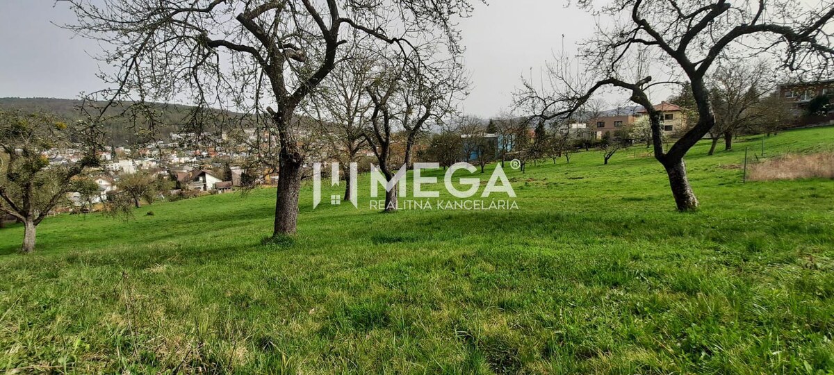 NA PREDAJ dom s veľkým pozemkom v meste Humenné — foto 3