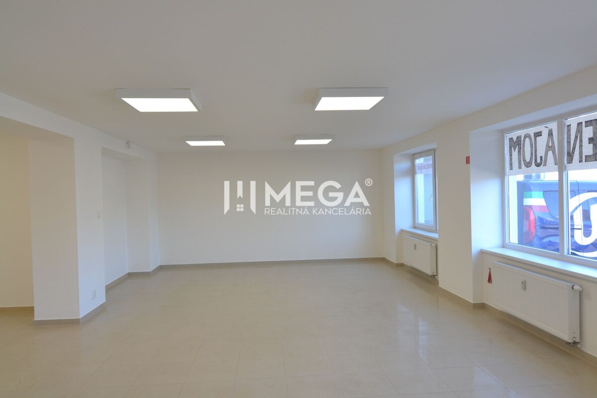 Na prenájom - priestor na prízemí 61,50 m2 na ul. Tolstého v meste Hum — foto 2