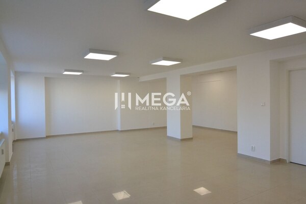 Na prenájom - priestor na prízemí 61,50 m2 na ul. Tolstého v meste Hum