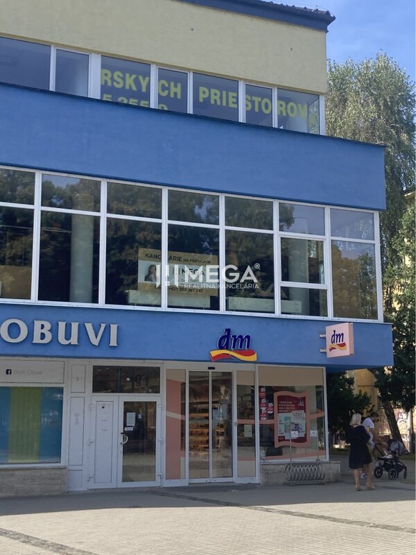 NA PRENÁJOM  kancelária na námestí v "Dome obuvi" v meste Humenné