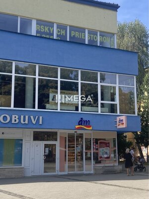NA PRENÁJOM  kancelária na námestí v "Dome obuvi" v meste Humenné — foto 1