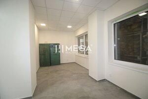 Na prenájom novo zrekonštruovaný obchodný priestor v meste Humenné — foto 5