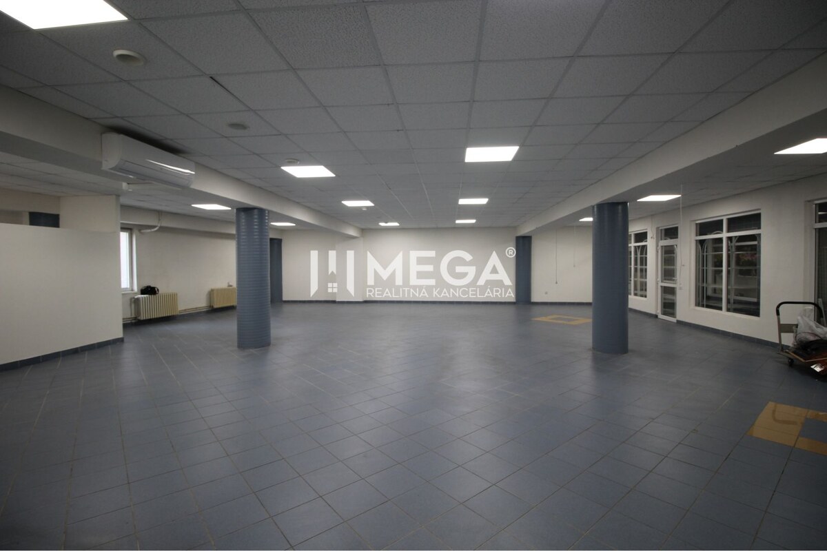 Na prenájom - priestor 185 m2 v centre mesta Humenné — foto 4