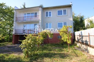 Rezervované - na predaj dom na vynikajúcom pozemku priamo v meste Hume — foto 2