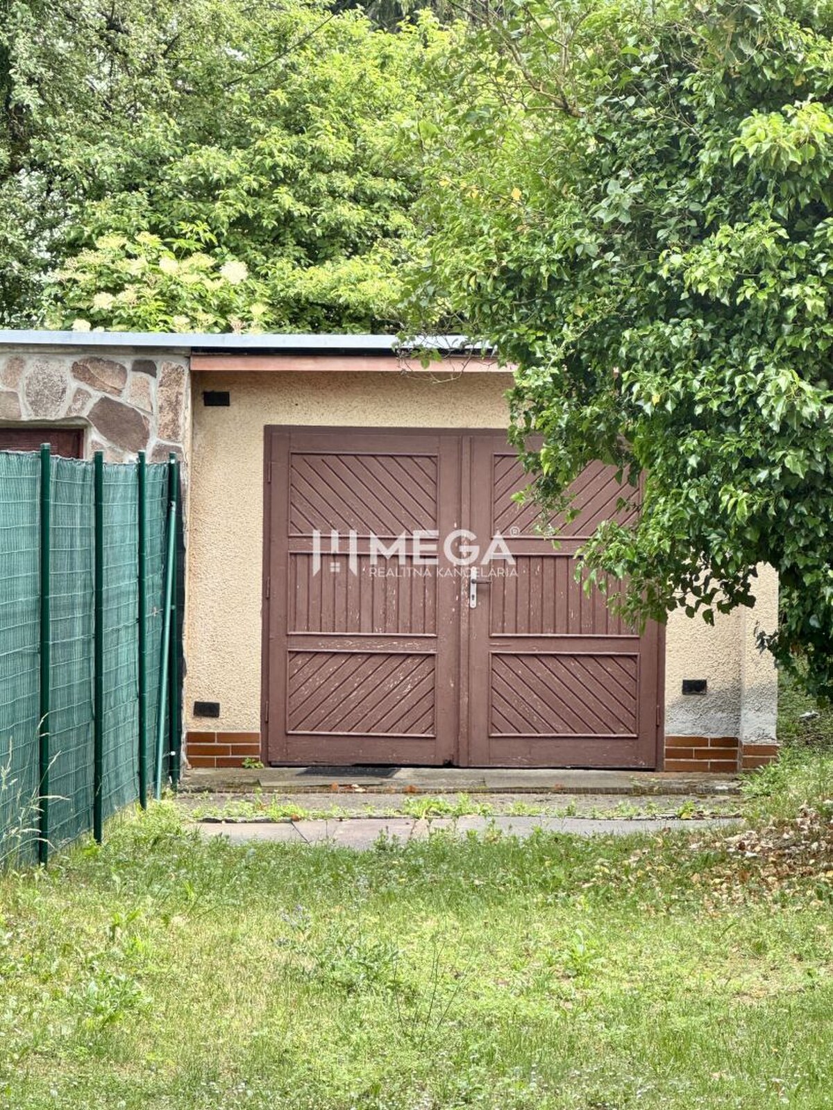 Na predaj garáž s pozemkom na sidl. IIA v meste Humenné — foto 2