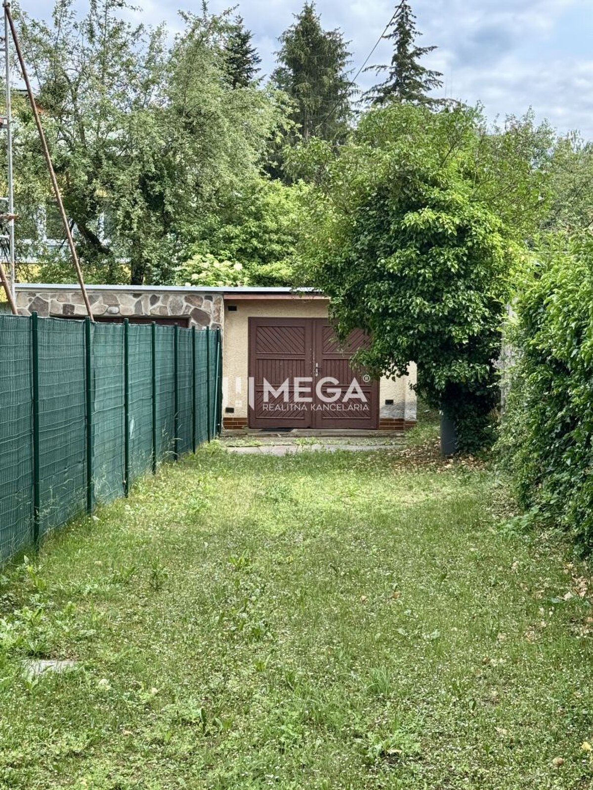 Na predaj garáž s pozemkom na sidl. IIA v meste Humenné — foto 3