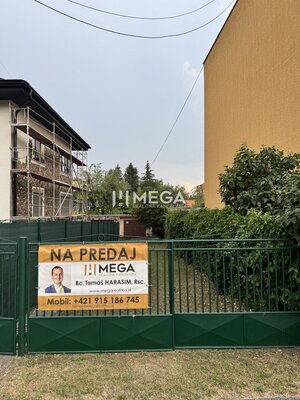 Na predaj garáž s pozemkom na sidl. IIA v meste Humenné — foto 1