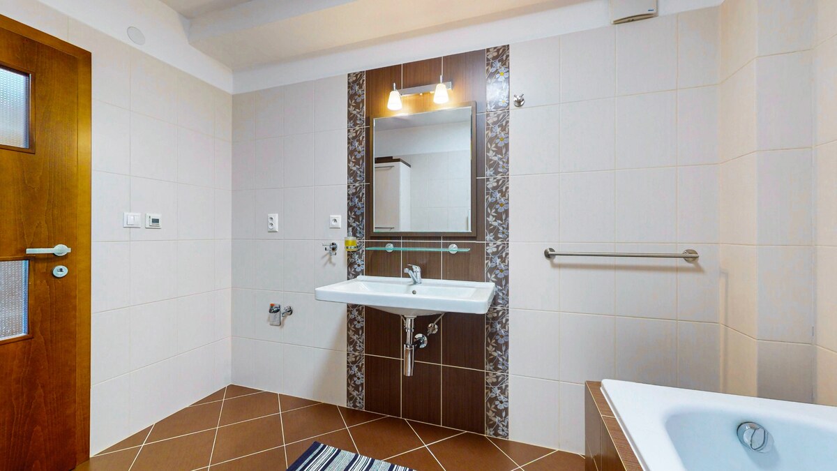 3 izbový byt 90m²  2 x balkón  Banská Bystrica CENTRUM — foto 18