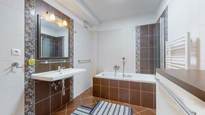 3 izbový byt 90m²  2 x balkón  Banská Bystrica CENTRUM — foto 4