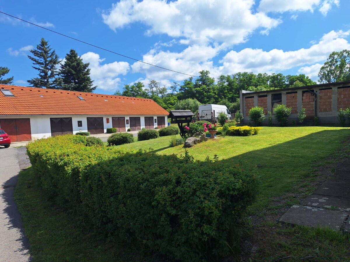 Bývala kotolňa + poschodová garáž na predaj, Dobrá Niva
