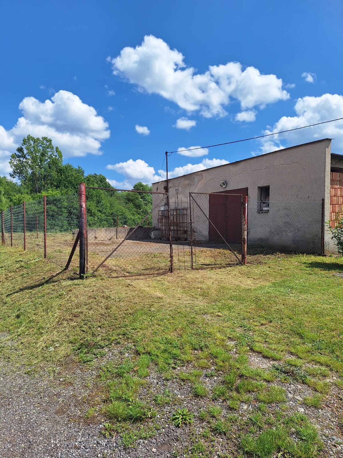 Bývala kotolňa + poschodová garáž na predaj, Dobrá Niva — foto 2