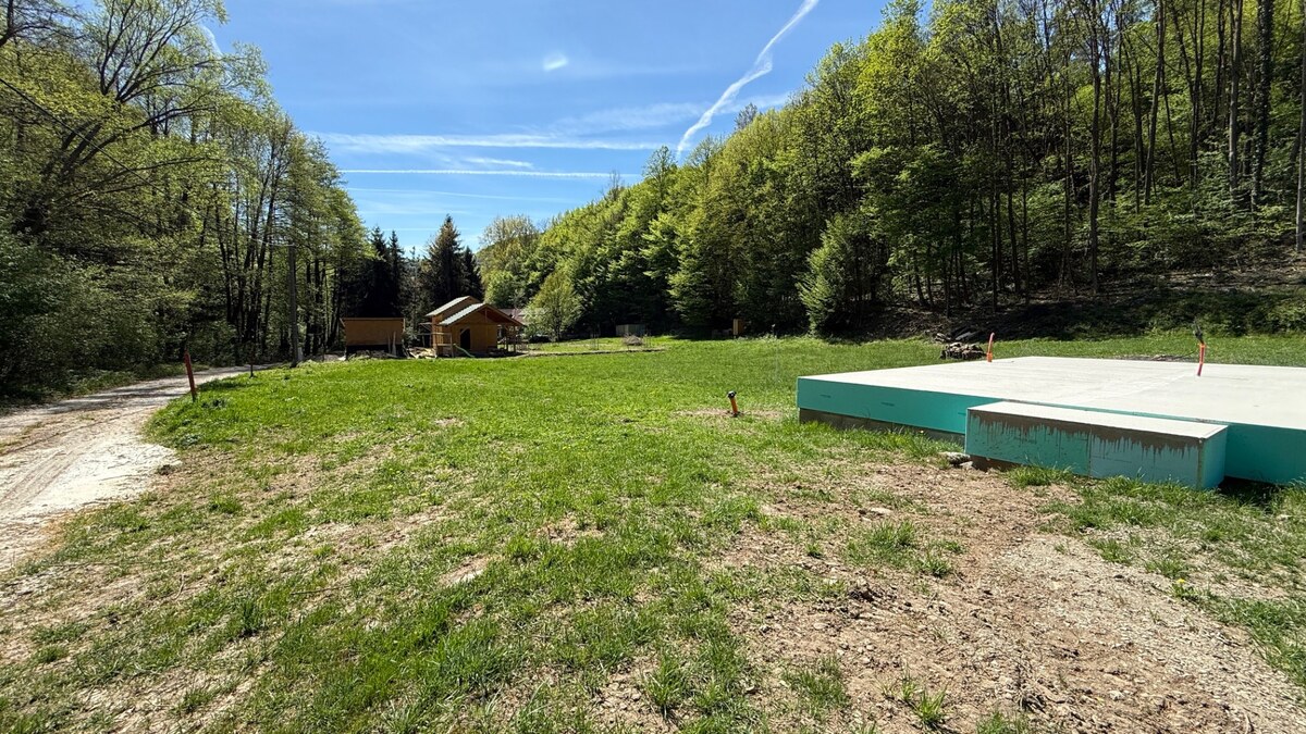 VŠETKY POZEMKY PREDANÉ  699m2 Zvolen Hronská Dúbrava — foto 10