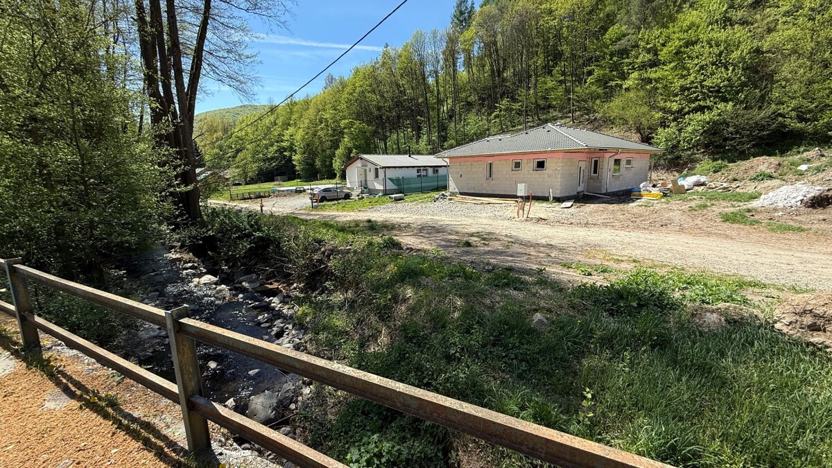 VŠETKY POZEMKY PREDANÉ  699m2 Zvolen Hronská Dúbrava — foto 2