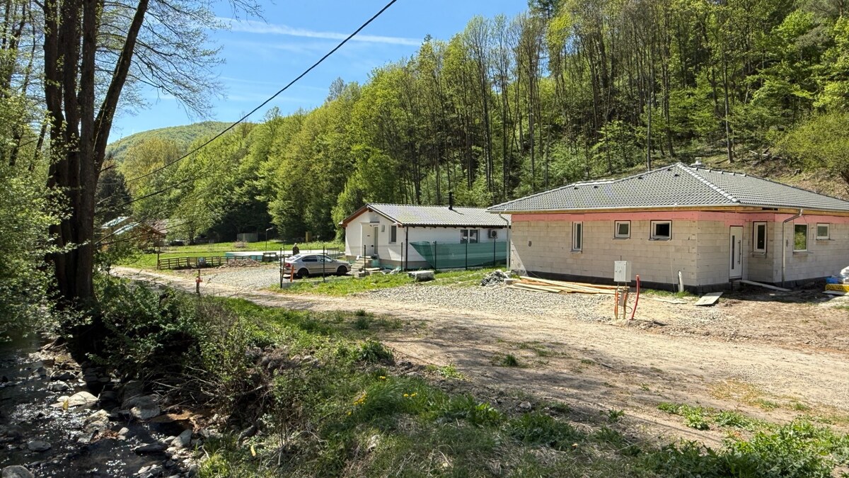 VŠETKY POZEMKY PREDANÉ  699m2 Zvolen Hronská Dúbrava — foto 3