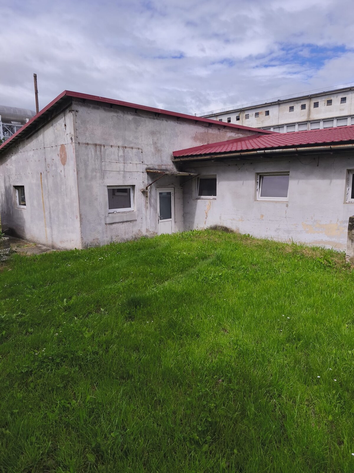 Priemyselná budova  v areáli ZSNP Žiari nad Hronom - Horné Opatovce — foto 2
