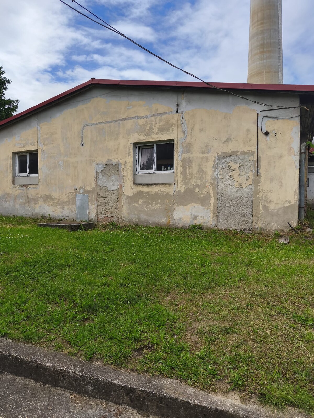 Priemyselná budova  v areáli ZSNP Žiari nad Hronom - Horné Opatovce — foto 4