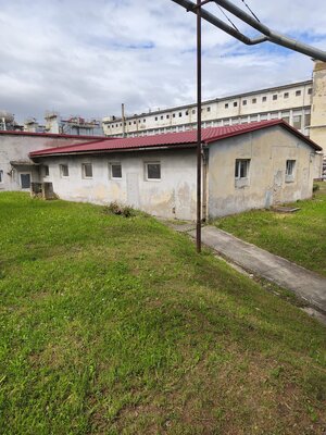 Priemyselná budova  v areáli ZSNP Žiari nad Hronom - Horné Opatovce — foto 1