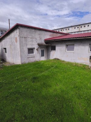 Priemyselná budova  v areáli ZSNP Žiari nad Hronom - Horné Opatovce — foto 2