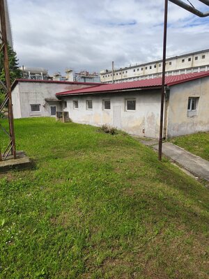 Priemyselná budova  v areáli ZSNP Žiari nad Hronom - Horné Opatovce — foto 3