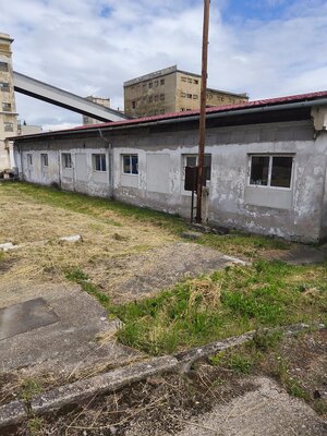 Priemyselná budova  v areáli ZSNP Žiari nad Hronom - Horné Opatovce — foto 8