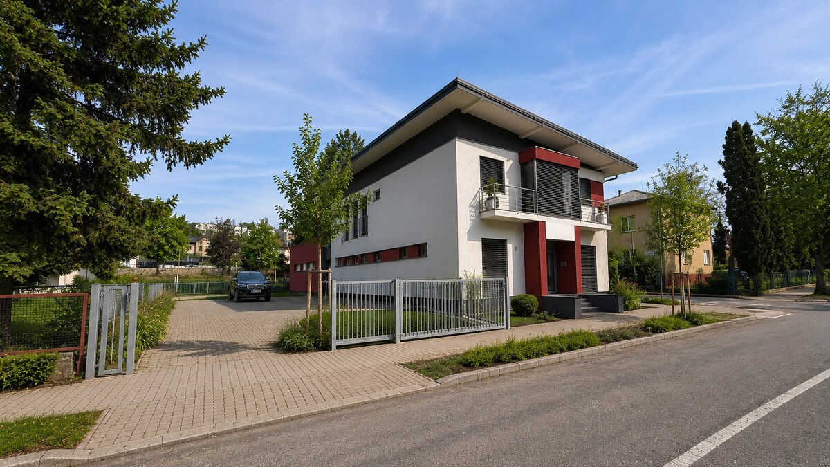 Obchodné priestory Zvolen - v širšom centre s parkovaním - NA PRENÁJOM