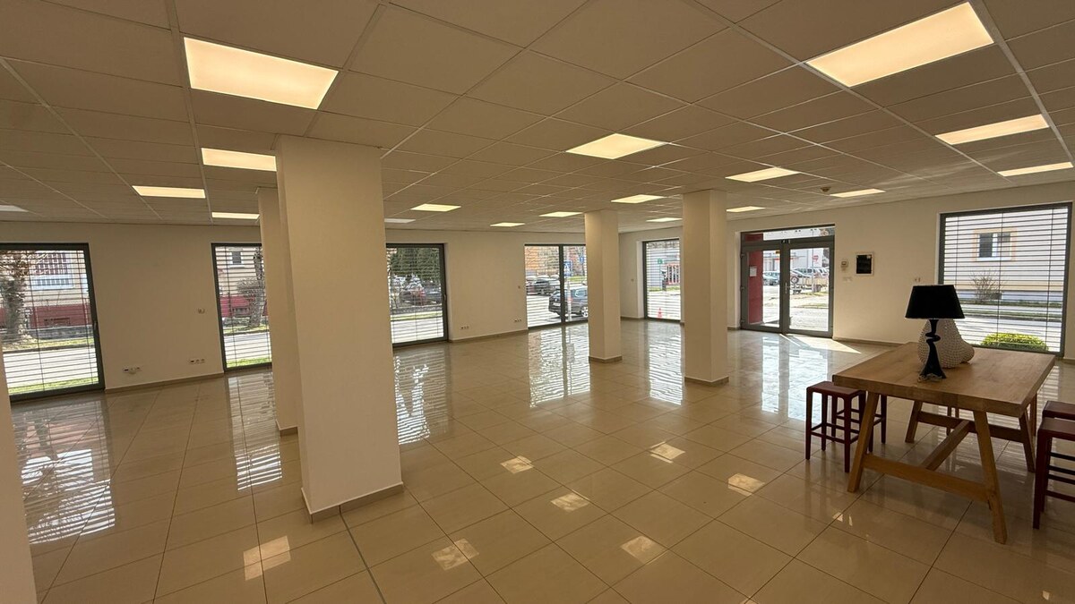 Obchodné priestory Zvolen - v širšom centre s parkovaním - NA PRENÁJOM — foto 11