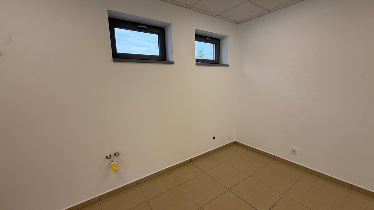 Obchodné priestory Zvolen - v širšom centre s parkovaním - NA PRENÁJOM — foto 15