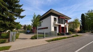 Obchodné priestory Zvolen - v širšom centre s parkovaním - NA PRENÁJOM — foto 1